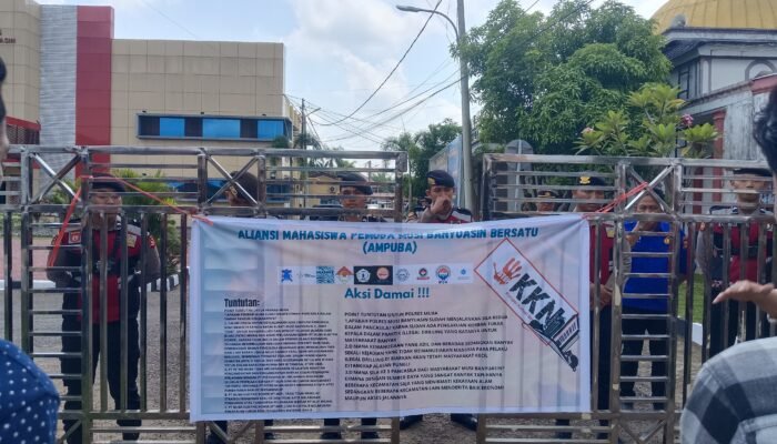 AMPUBA Gelar Aksi di Depan Polres Muba, Tuntut Penahanan Mantan Dirut PT MEP