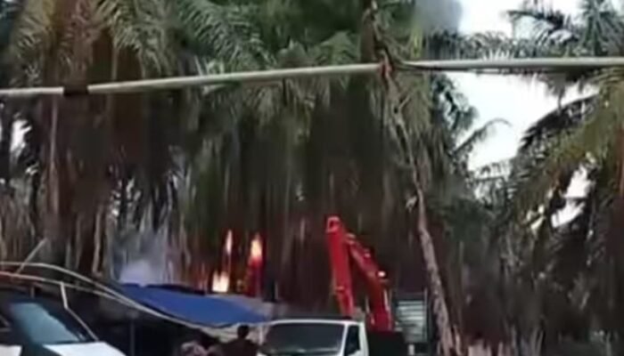 Telah terjadi lagi Insiden kebakaran Sumur”, Minyak Ilegal di Hindoli Keluang Terbakar, Diduga Libatkan Oknum ASN dan Tewaskan Pekerja